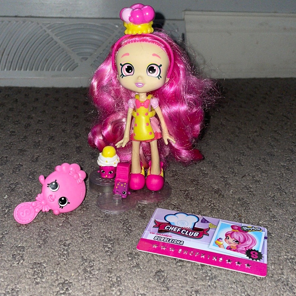 Bubbleisha Shopkin Doll. Comes with brush, VIP card and 2 shopkins.